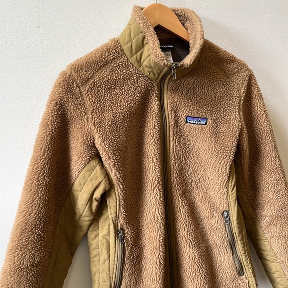 Patagonia women’s fleece jacket. Windproof, Jacket is in good condition. - Picture 3 of 4